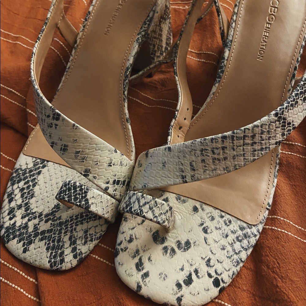 Block Heel - Ivory Snake Print - size 9